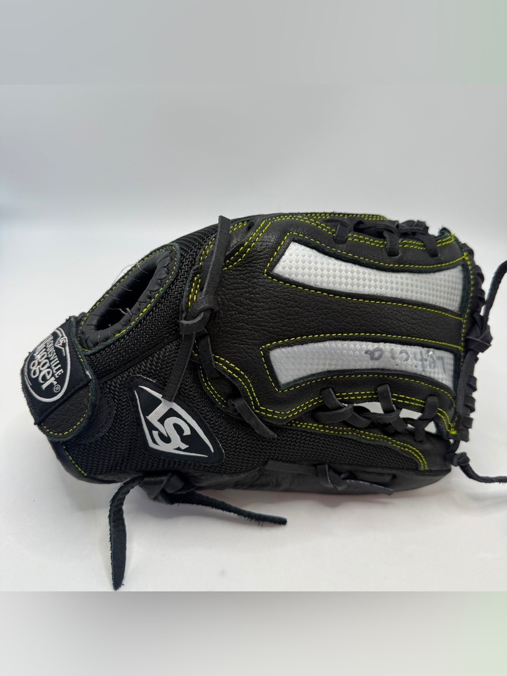 Louisville Slugger Genesis 1884 12” Baseball Softball Glove RHT Black